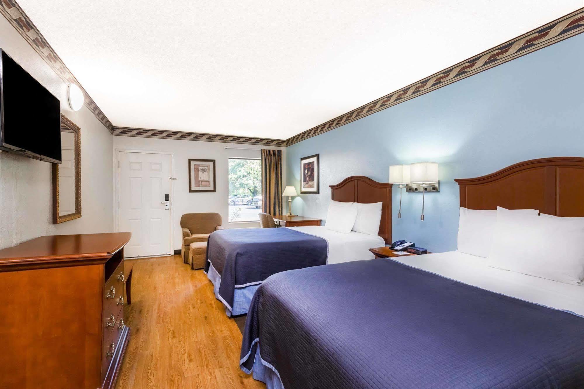 Howard Johnson By Wyndham Savannah Ga Τζώρτζταουν Εξωτερικό φωτογραφία
