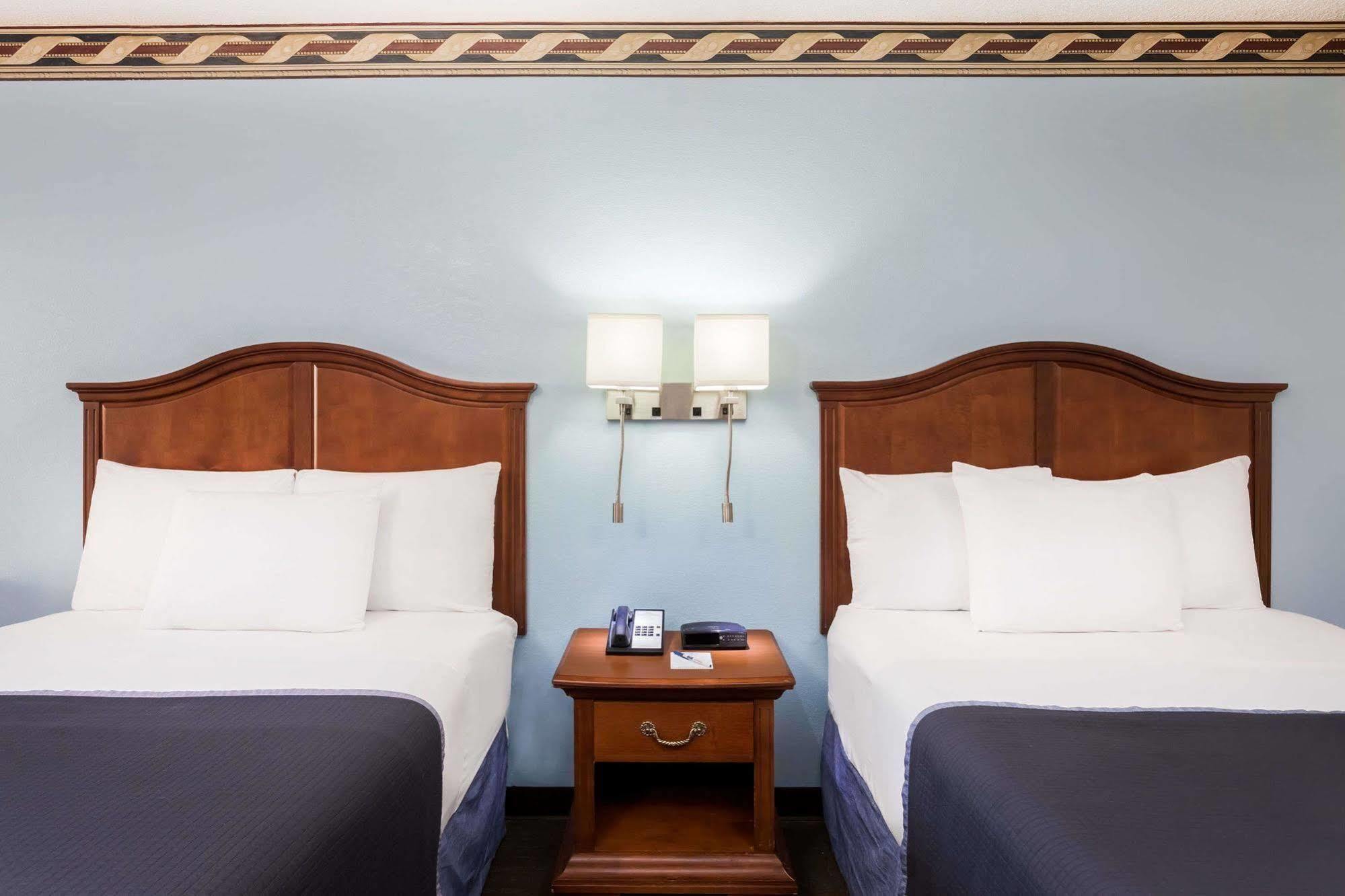 Howard Johnson By Wyndham Savannah Ga Τζώρτζταουν Εξωτερικό φωτογραφία